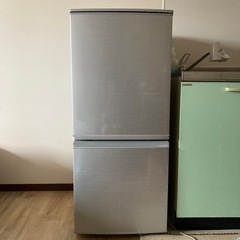 SHARP 冷蔵庫の画像