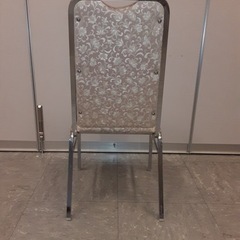 100脚ほどあります　新規開店にいかがでしょうかの画像