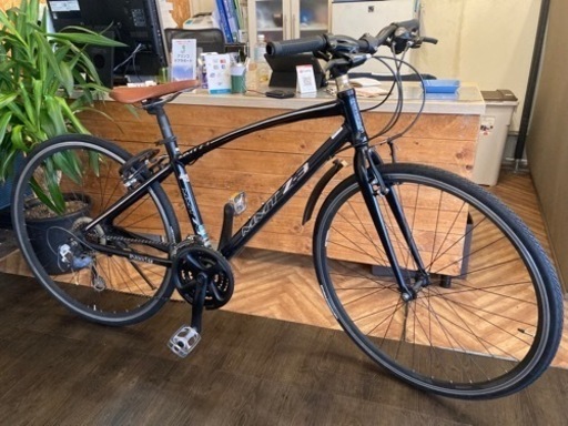 【前後タイヤ・チューブ新品！momentum】3×7速　700×28c クロスバイク　ブラック