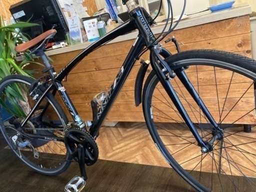 【前後タイヤ・チューブ新品！momentum】3×7速　700×28c クロスバイク　ブラック