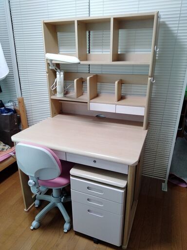 【受け渡し先が決定しました】学習机 ニトリ 女の子向き（お近くの方、ご自宅等へお届けします。）