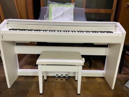 美品　2016年製カシオ電子ピアノCASIO PX-760WE Privia 88鍵盤　イス付き