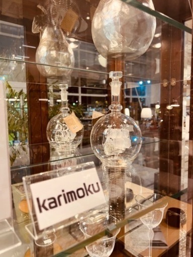 【karimoku ドマーニ】ガラスキャビネット　鏡　最高級家具　棚　ラック　コレクション