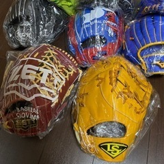 グローブ 新品 硬式 1つ1万5千円程から購入可能 カラー様々 配達可能の画像