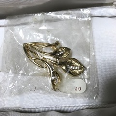  古いアクセサリー ブローチ？の画像