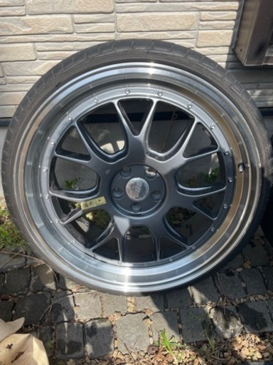 タイヤ付きアルミホイール