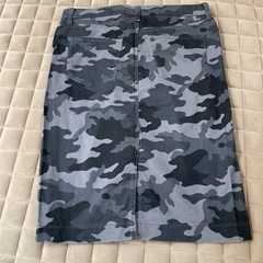 ユニクロ　迷彩柄スカートの画像