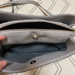 仕切りショルダーバッグの画像