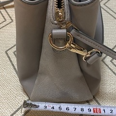 仕切りショルダーバッグの画像