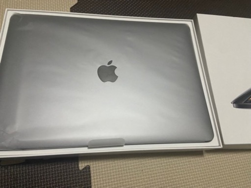 MacBook Pro 2018 13.3インチ 8G 256GB クアッドコアi5 2.3GHz