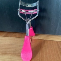 コーム付きビューラー