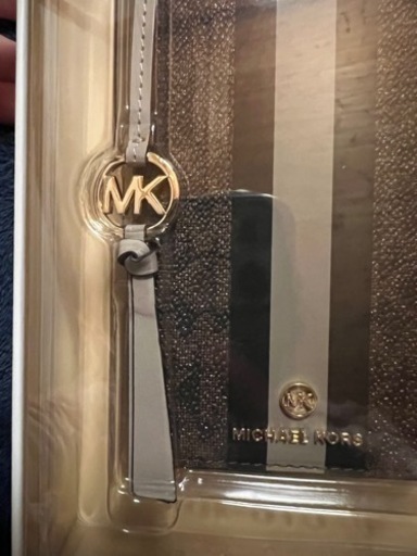 MICHEAL KORS(マイケルコース)iPhone13用手帳型スマホケース Black×Gray[Brown]