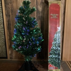 クリスマスツリー　飾り付きの画像
