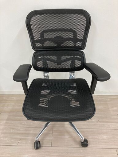 ブラックのErgohumanのワークチェアが入荷しました。