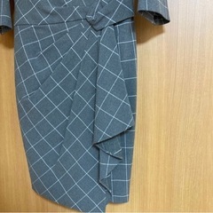 グレーチェックワンピースの画像