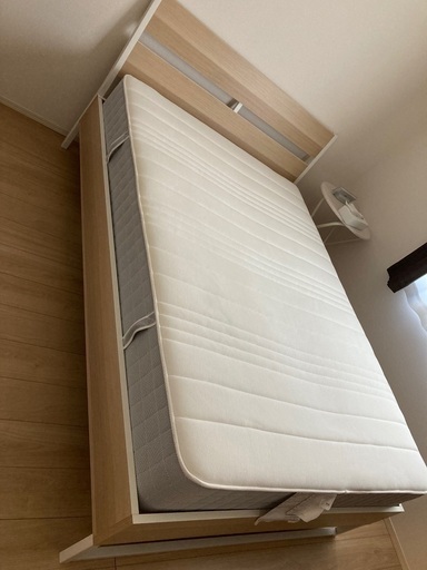 IKEA ダブルベッド