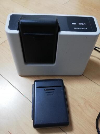 シャープ　交換用バッテリー２つと充電器