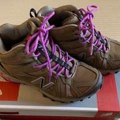 女性用　ハイキングブーツ　トレッキング　シューズ　22.5 (美品)
