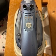 【1100→700に値下げしました】東芝 コードレススチームアイロン 美ラクルラクーの画像