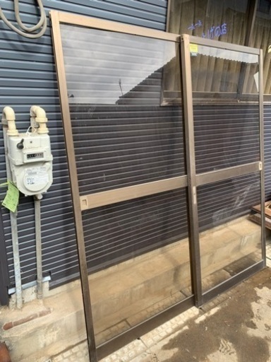 ガラス扉　鍵付き2枚組み　扉 引き戸 アルミサッシ 店舗扉　リビング ベランダ 窓 ドア ワイヤー 格子 台所 DIY リフォーム　施