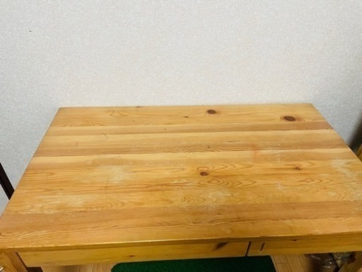 木製テーブル