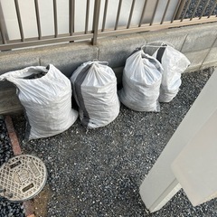 砂利　土袋4袋