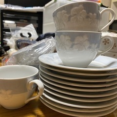 ジバンシー　カップとお皿のセット　お渡し決まりました