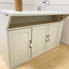 ダイニングテーブルの画像