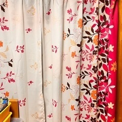 ☘️値下げしました。二重カーテン裏地遮光有り　花柄