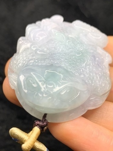 本翡翠ペンダント　春彩　カエル　金運アップ　財運　貴重 天然 ミャンマー産