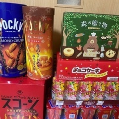 お菓子82 玩具どれか付き