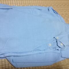訳ありユニクロＬサイズワイシャツみたいな薄い長袖シャツ薄い青あげます