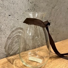 ガラスの入れ物。花瓶などに。の画像