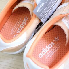 【No.45】adidas 定価10,989円 スニーカー ペールオレンジ 24.0cmの画像