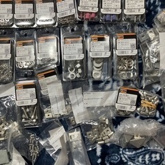 相談中　ナット　ねじ　ワッシャー　ボルト　スペーサー　ばね　砥石　カットチェーン　金具　穴止め　ネジ　ボードロック　コーナーブロック　釘　の画像