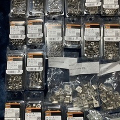 相談中　ナット　ねじ　ワッシャー　ボルト　スペーサー　ばね　砥石　カットチェーン　金具　穴止め　ネジ　ボードロック　コーナーブロック　釘　の画像