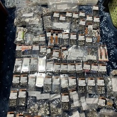 相談中　ナット　ねじ　ワッシャー　ボルト　スペーサー　ばね　砥石　カットチェーン　金具　穴止め　ネジ　ボードロック　コーナーブロック　釘　の画像