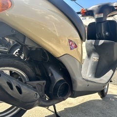 サンドカラーのホンダディオフィット　半キャップ付きの画像