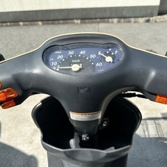 サンドカラーのホンダディオフィット　半キャップ付きの画像