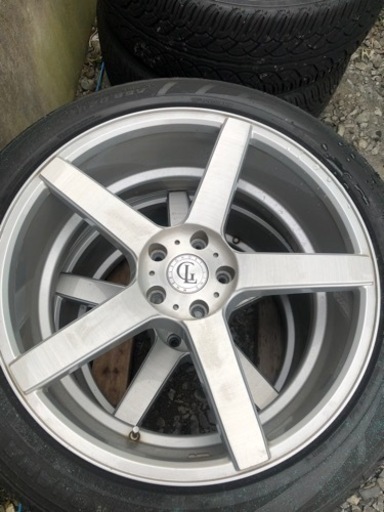 ヨコハマタイヤ　ハリヤー　20インチ