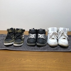 ハイカットスニーカー