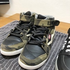 ハイカットスニーカーの画像