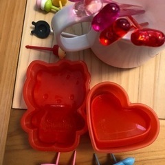 美品！幼児・キッズ　お料理便利グッズ、プラ製品色々　型抜き　コップ　お弁当グッズの画像