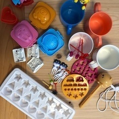 美品！幼児・キッズ　お料理便利グッズ、プラ製品色々　型抜き　コッ...