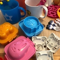 美品！幼児・キッズ　お料理便利グッズ、プラ製品色々　型抜き　コップ　お弁当グッズの画像