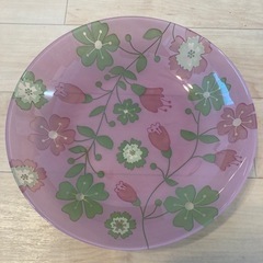 IKEAの可愛い花柄の大皿