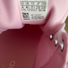 adidasスニーカーの画像