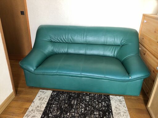 ２人掛け用革製ソファー（深緑）中古品キズ有り