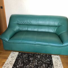 ２人掛け用革製ソファー（深緑）中古品キズ有り