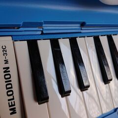 SUZUKI　メロディオン（ピアニカ）　M-32C　無料の画像